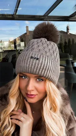 Czapka damska ze złotym brokatem FANGO produkt polski - R296