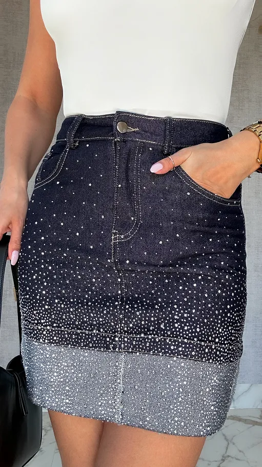 Elastyczna jeansowa spódniczka z cekinami ciemny JEANS - P758