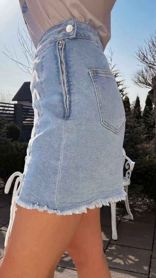 Elastyczna jeansowa spódniczka z wiązaniem BLUE JEANS - R780