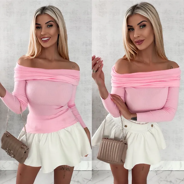 Lekki dzianinowy sweter z dekoltem łódka ONE SIZE różowy - R469A