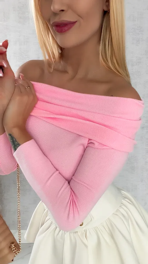 Lekki dzianinowy sweter z dekoltem łódka ONE SIZE różowy - R469A