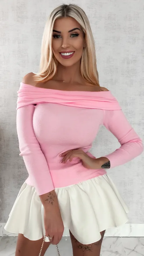 Lekki dzianinowy sweter z dekoltem łódka ONE SIZE różowy - R469A