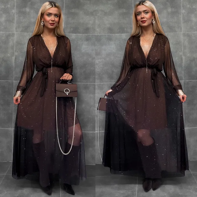 Tiulowa maxi sukienka zdobiona srebrnymi cekinami CZEKOLADOWA - R282