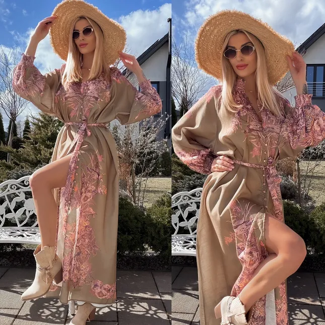 Stylowa MAXI sukienka w różowe kwiaty zapinana na guziki - R696