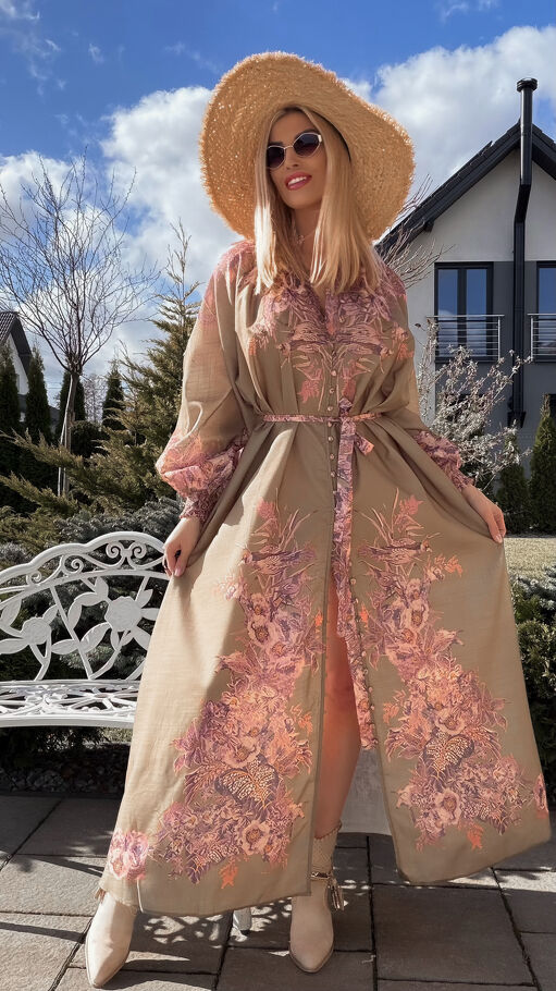 Stylowa MAXI sukienka w różowe kwiaty zapinana na guziki - R696