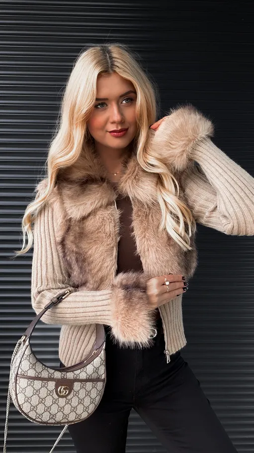 Modny sweter z wiskozy z futerkiem zapinany na zamek BEŻOWY - R298C