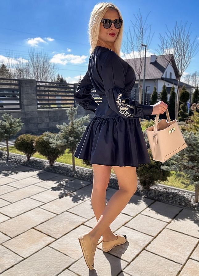 Czarna sukienka KIMONO ze złotymi haftami - M845