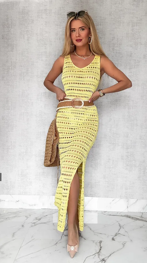 Szydełkowa MAXI sukienka na plażę z rozcięciem i cekinami ŻÓŁTA - P644