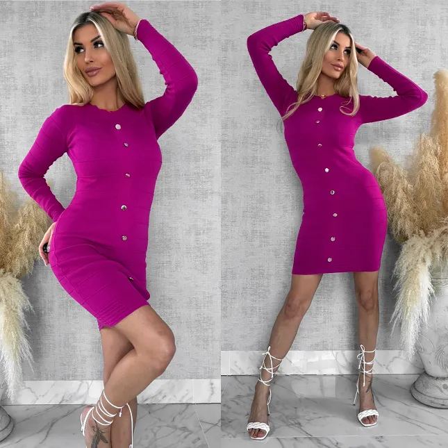 Sukienka dzianinowa zdobiona złotymi guzikami ONE SIZE fuksja - R429