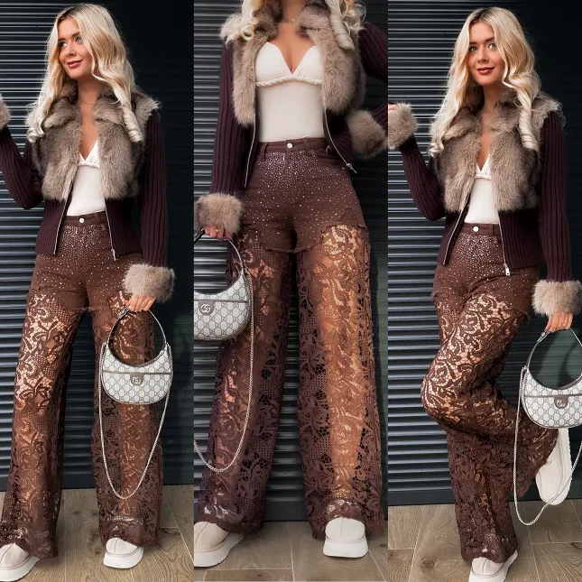 Brązowe spodnie jeansowe z cekinami i koronkowymi nogawkami - R155