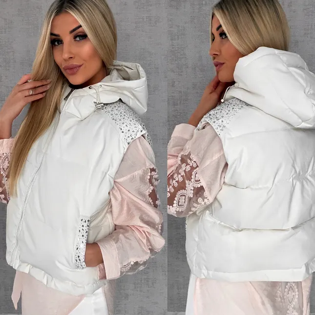 Idealna wiosenna kamizelka ECRU z kapturem zdobiona cyrkoniami - R624