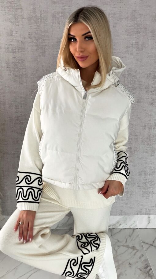 Idealna wiosenna kamizelka ECRU z kapturem zdobiona cyrkoniami - R624