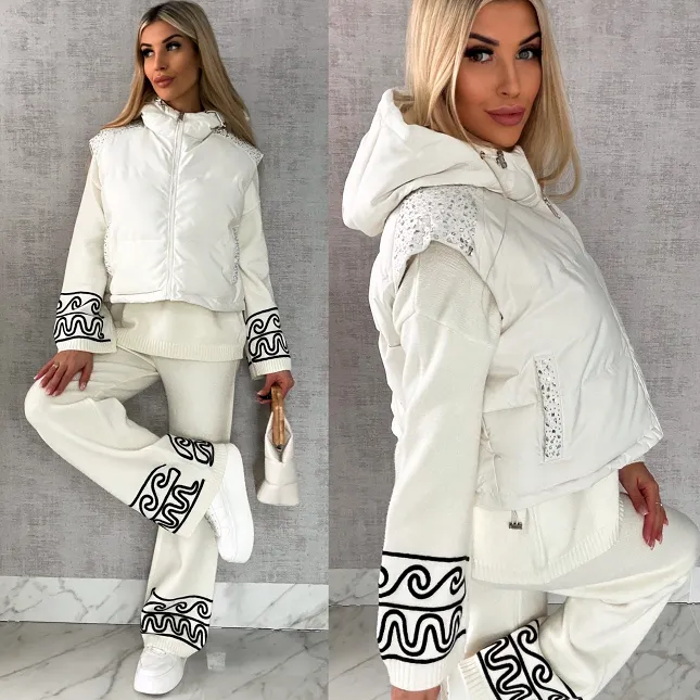 Idealna wiosenna kamizelka ECRU z kapturem zdobiona cyrkoniami - R624