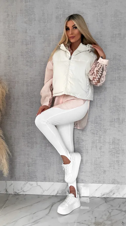 Idealna wiosenna kamizelka ECRU z kapturem zdobiona cyrkoniami - R624