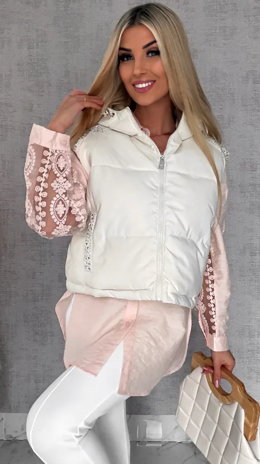 Idealna wiosenna kamizelka ECRU z kapturem zdobiona cyrkoniami - R624