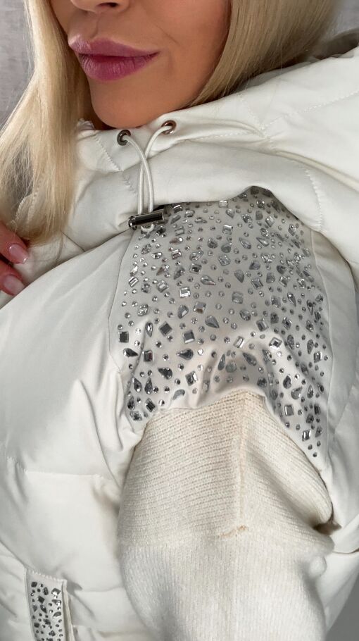 Idealna wiosenna kamizelka ECRU z kapturem zdobiona cyrkoniami - R624