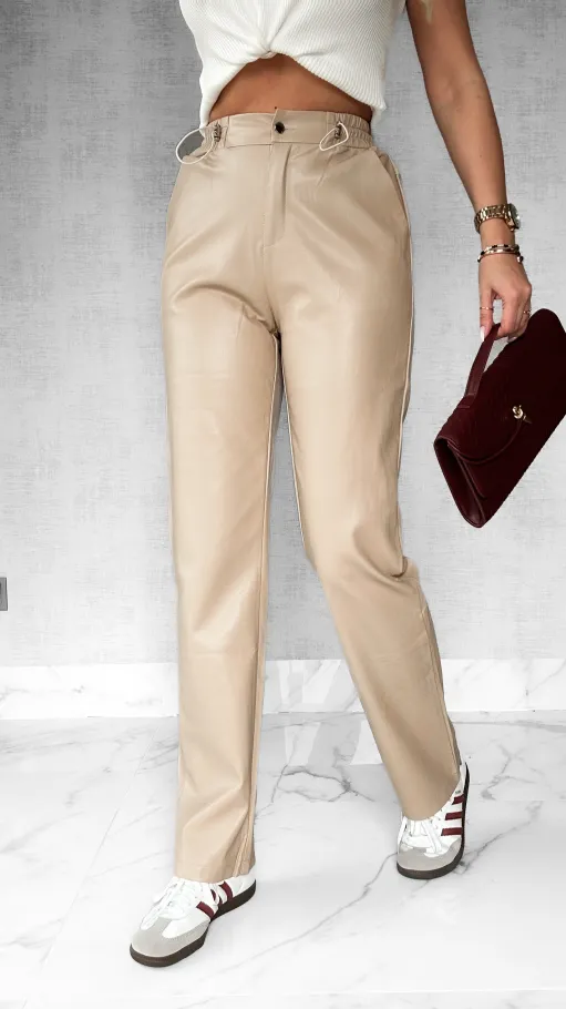 Beżowe elastyczne spodnie ze EKO skóry - P174