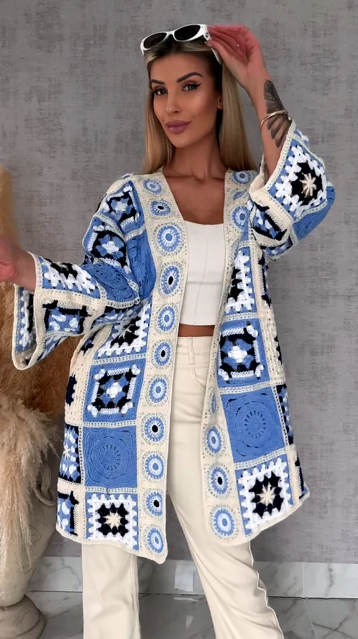 Wiosenna szydełkowa narzutka ONE SIZE jasno niebieska - R645D