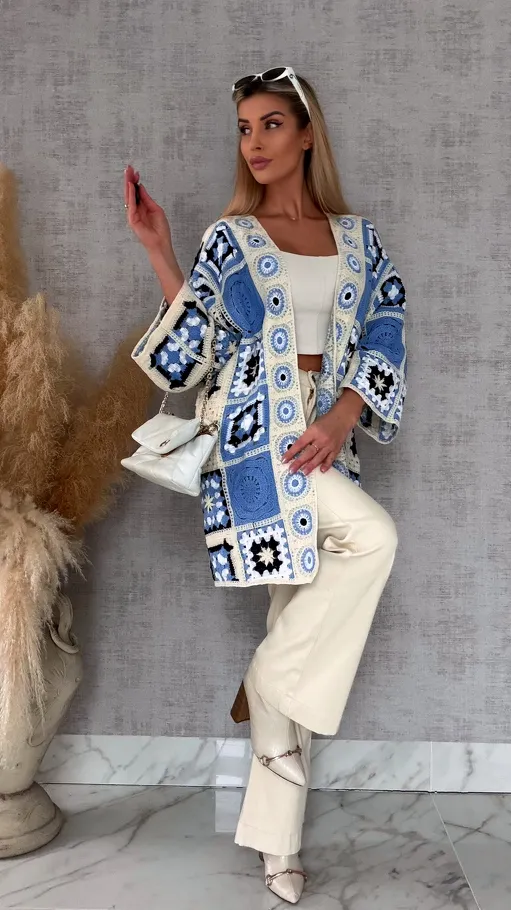 Wiosenna szydełkowa narzutka ONE SIZE jasno niebieska - R645D