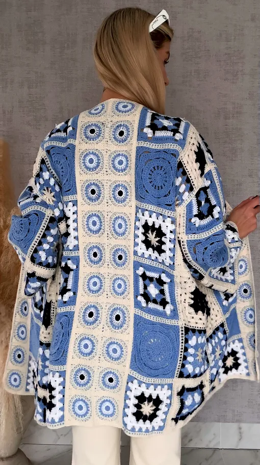 Wiosenna szydełkowa narzutka ONE SIZE jasno niebieska - R645D