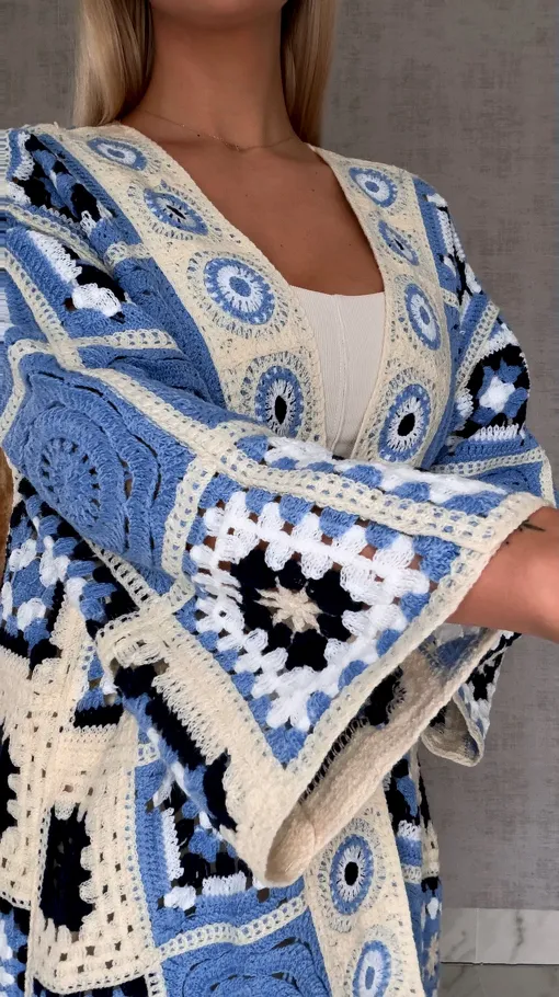 Wiosenna szydełkowa narzutka ONE SIZE jasno niebieska - R645D