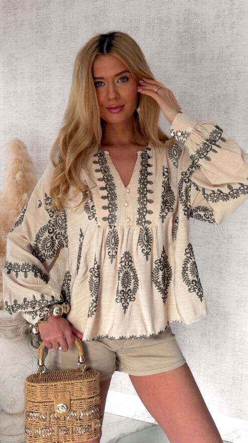 Luźna bluzka boho w kolorze ecru z haftami - S030