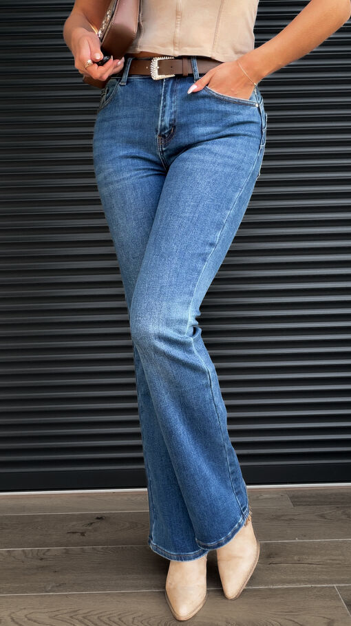 Niebieskie elastyczne dzwony PUSH UP super spodnie jeansowe z paskiem - S412