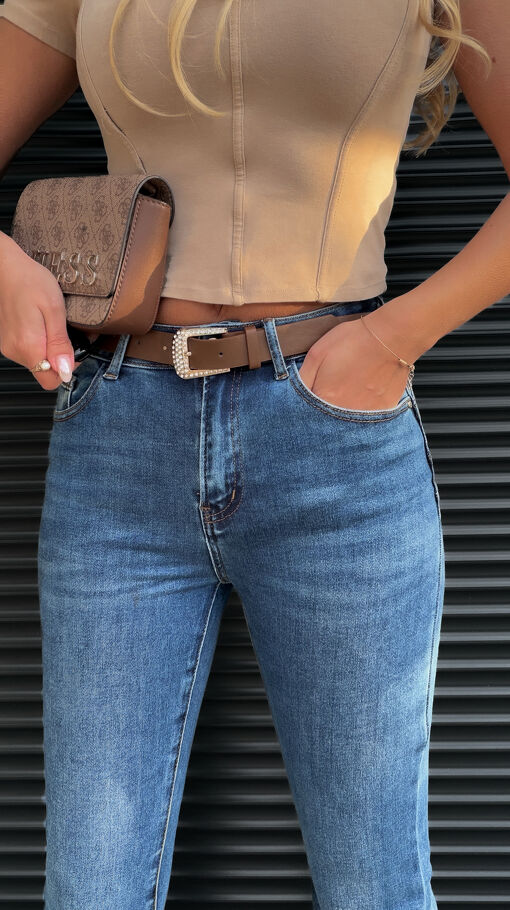 Niebieskie elastyczne dzwony PUSH UP super spodnie jeansowe z paskiem - S412