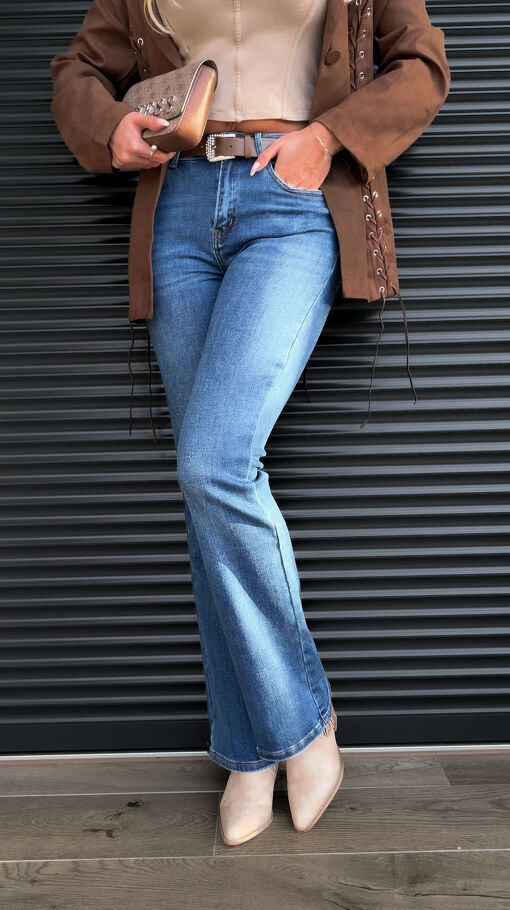 Niebieskie elastyczne dzwony PUSH UP super spodnie jeansowe z paskiem - S412