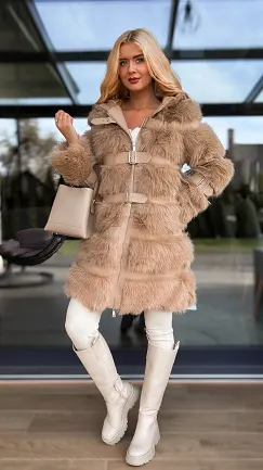 Eleganckie beżowe futerko w pasy z eko skóry - R206