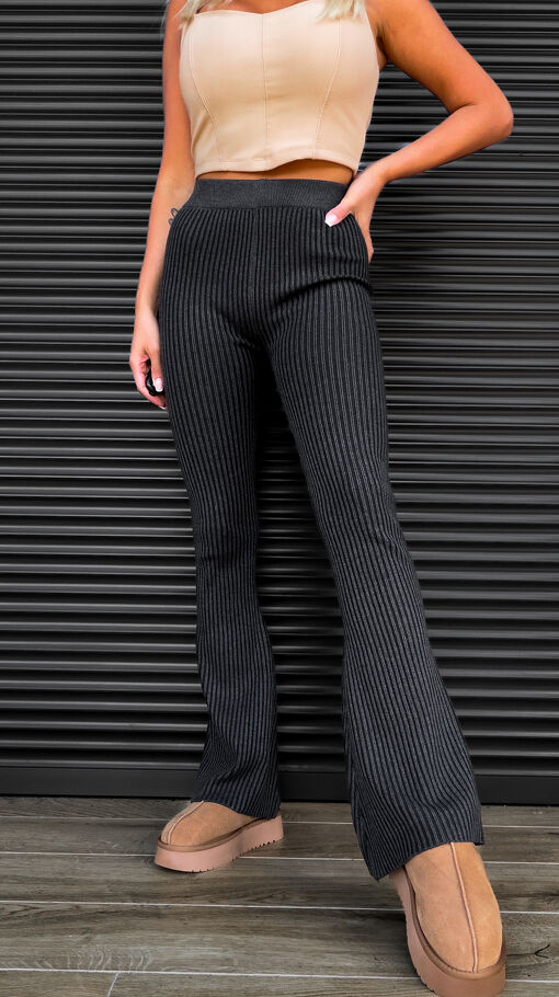 Elastyczne spodnie leginsy w prążki ONE SIZE black - S478