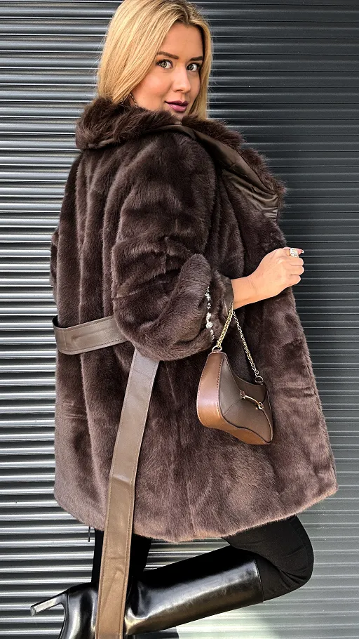 Ekskluzywne czekoladowe futerko GLAMUR zdobione kryształkami - R326B