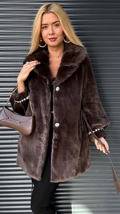 Ekskluzywne czekoladowe futerko GLAMUR zdobione kryształkami - R326B