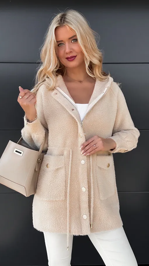 Wełniany płaszcz z ALPAKI w kolorze beżowym ze złotymi butonami ONE SIZE - R046A