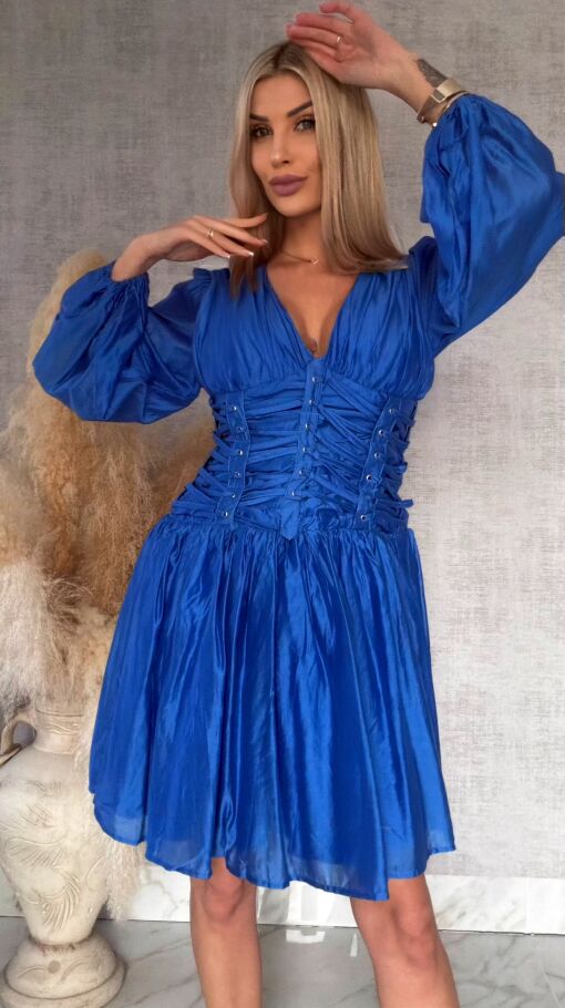 Niebieska sukienka z szerokim wiązanym pasem - P159A