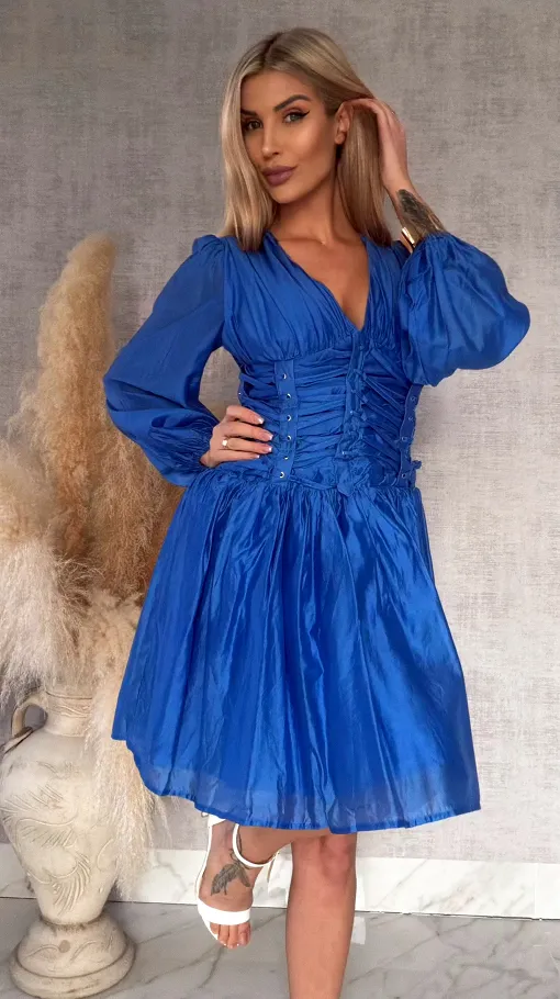 Niebieska sukienka z szerokim wiązanym pasem - P159A