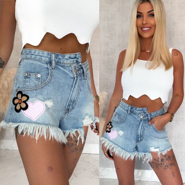 Klasyczne szorty jeansowe z serduszkiem BLUE JEANS - S079