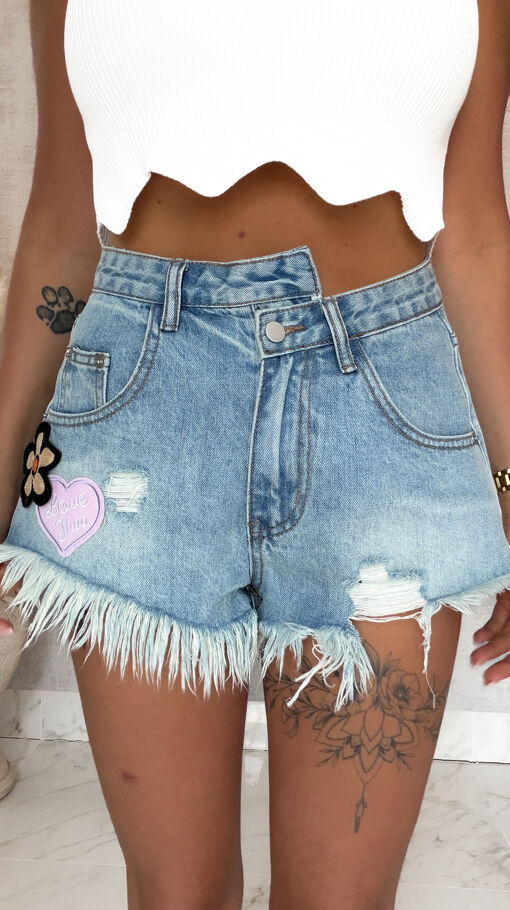 Klasyczne szorty jeansowe z serduszkiem BLUE JEANS - S079
