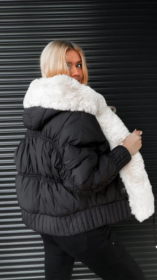 Lekka kurtka zimowa z futerkiem w stylu bomberka BLACK - R303