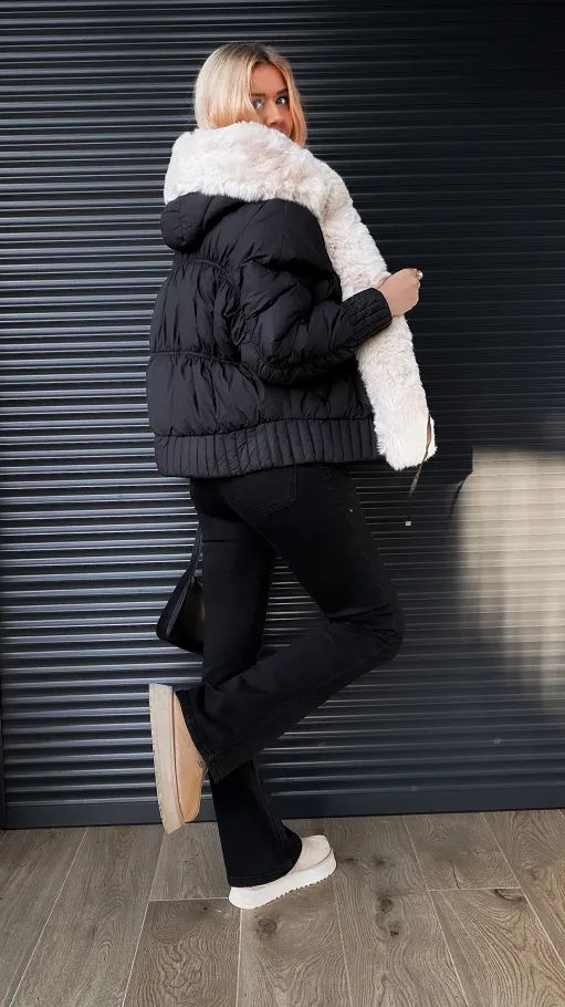 Lekka kurtka zimowa z futerkiem w stylu bomberka BLACK - R303