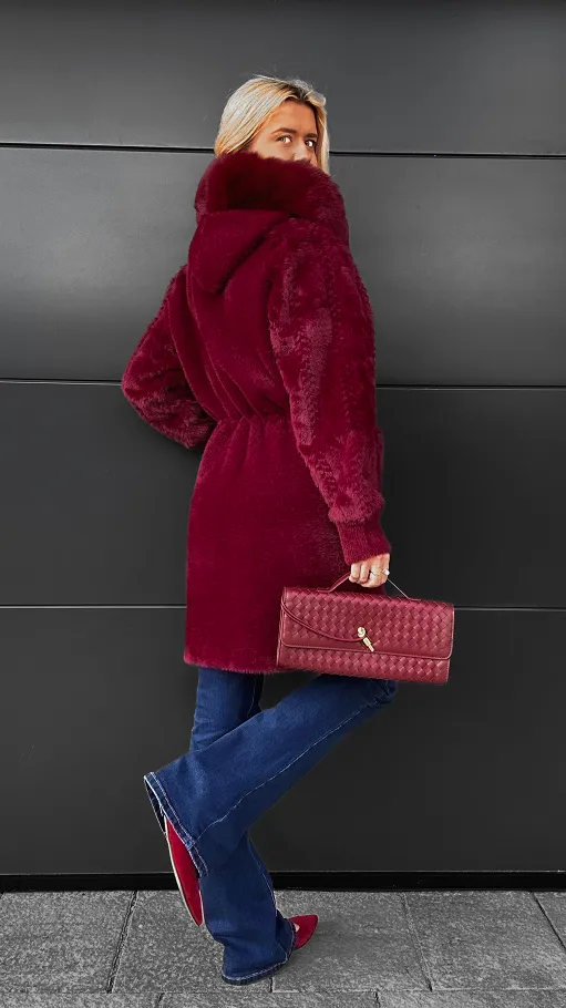 Bordowy wełniany płaszcz ALPAKA z kapturem i futerkiem ONE SIZE - R118