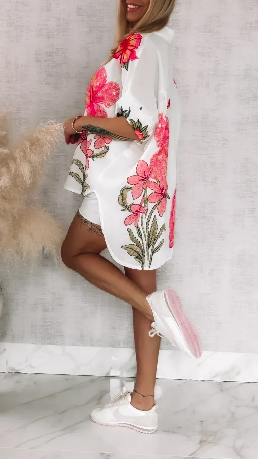 Asymetryczna lniana koszula w różowe kwiaty ONE SIZE biała - R944