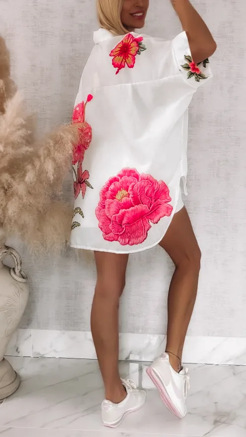Asymetryczna lniana koszula w różowe kwiaty ONE SIZE biała - R944