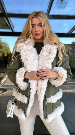 Oryginalna kurtka khaki OVERSIZE zdobiona jasnym eko futerkiem - N761B
