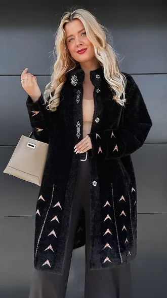 Czarny płaszcz ALPAKA z delikatnym wzorem ONE SIZE - R049