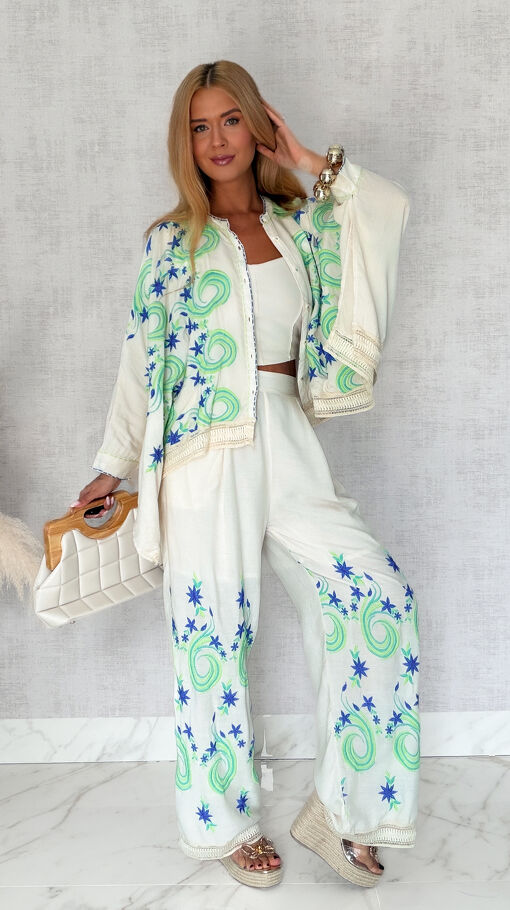 Luźny boho komplet ecru z kolorowymi haftami NARZUTKA + spodnie - S245
