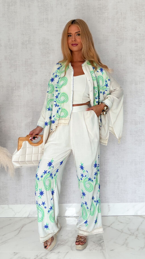 Luźny boho komplet ecru z kolorowymi haftami NARZUTKA + spodnie - S245