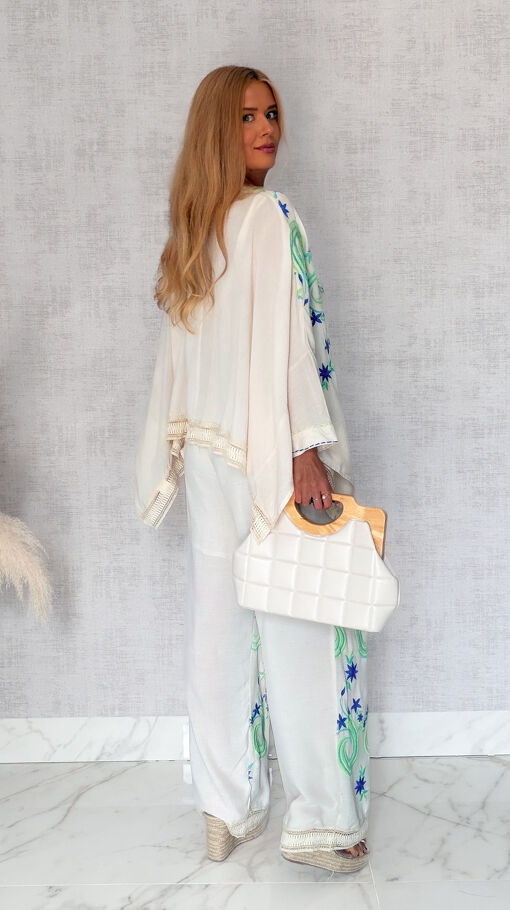 Luźny boho komplet ecru z kolorowymi haftami NARZUTKA + spodnie - S245