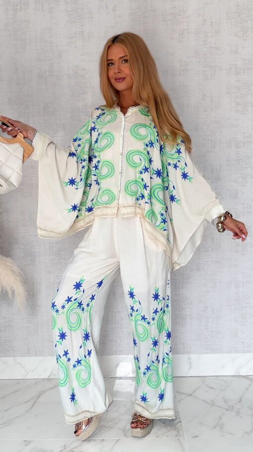 Luźny boho komplet ecru z kolorowymi haftami NARZUTKA + spodnie - S245