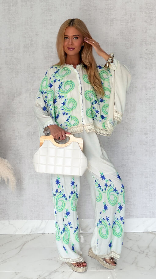 Luźny boho komplet ecru z kolorowymi haftami NARZUTKA + spodnie - S245
